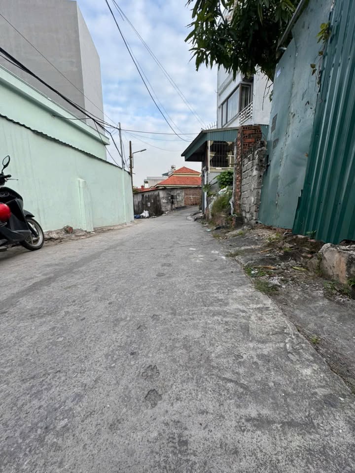 Đất tặng nhà cấp 4 tại Giếng Đáy, Hạ Long 136m² giá 3 tỷ - Đầu tư sinh lời ngay!