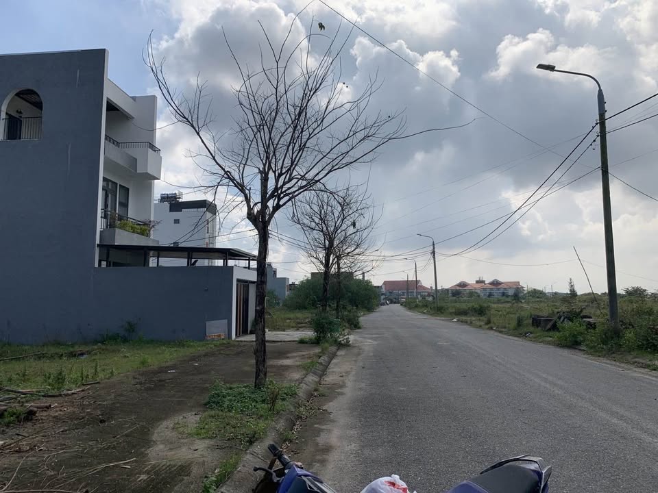 Đất mặt tiền khu đô thị biệt thự ven sông Hòa Quý 110m² - Cơ hội đầu tư hấp dẫn!