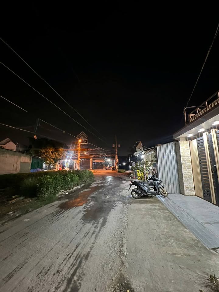 Nhà 3 tầng Long Thượng Cần Giuộc 135m² giá 4.97 tỷ - Sổ hồng riêng, mặt tiền đường nhựa