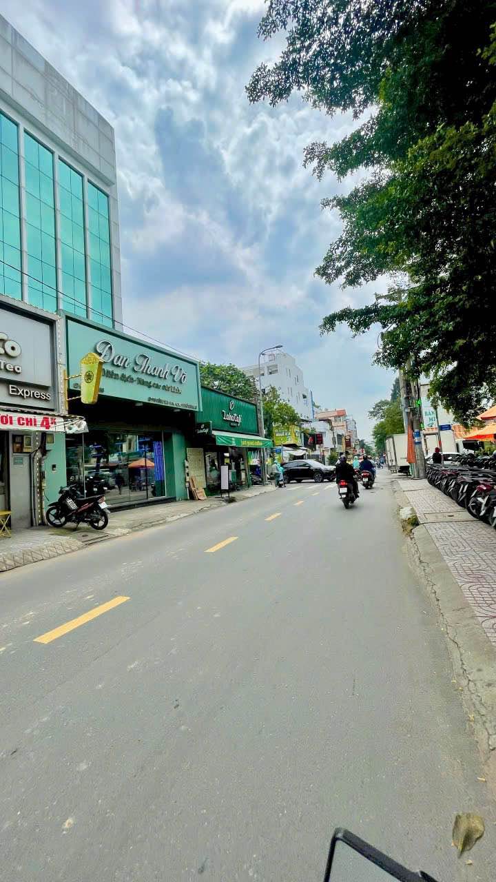 Nhà mặt tiền hẻm kinh doanh Quận 10 81m² giá 24.5 tỷ - Đầu tư sinh lời ngay!