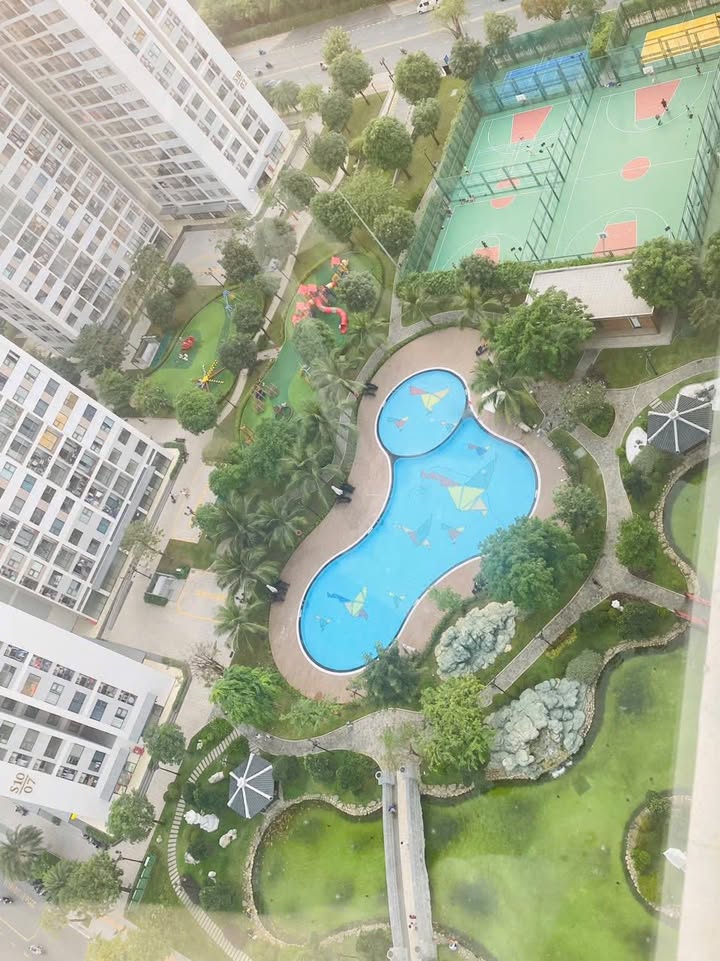 Căn hộ Vinhomes Grand Park Thủ Đức 3PN giá 8 triệu - View hồ bơi nội khu, sẵn sàng vào ở!