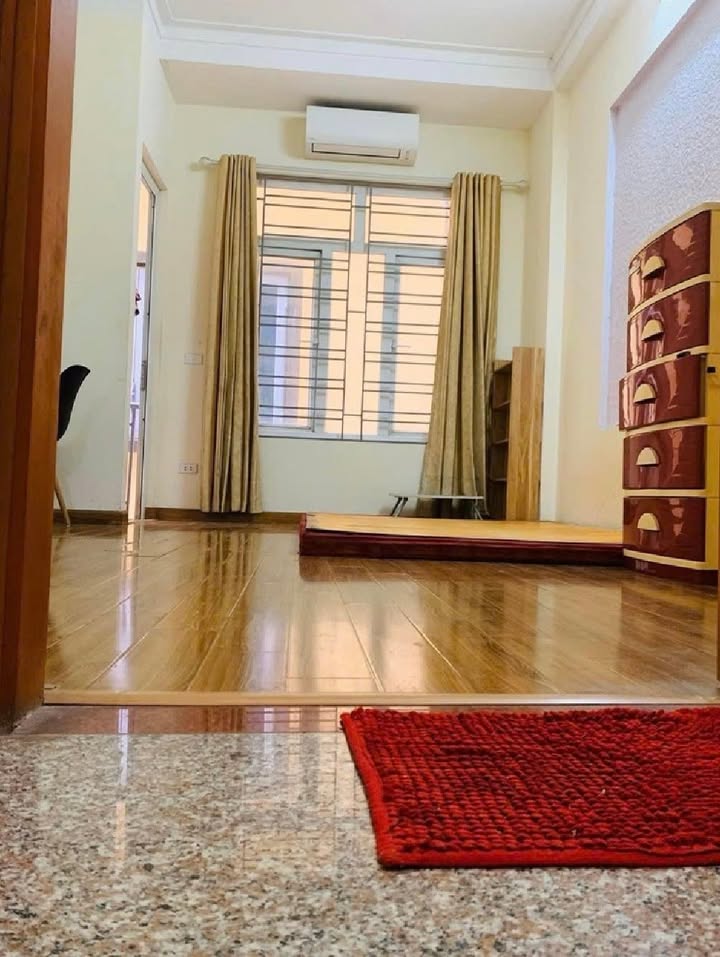 Nhà Cầu Giấy 30m² giá 7 tỷ - Sổ đỏ chính chủ, vị trí đắc địa!