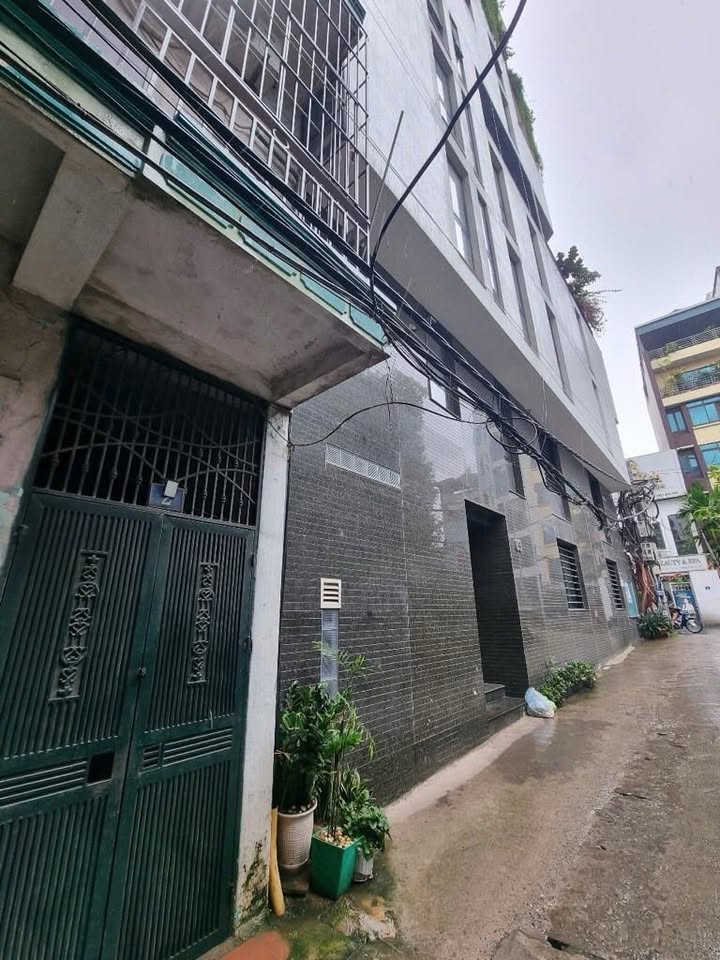 Nhà 3 tầng bán gấp tại đường Bưởi, Ba Đình, 60m² giá 15.5 tỷ - Mặt tiền khủng, ô tô vào nhà!