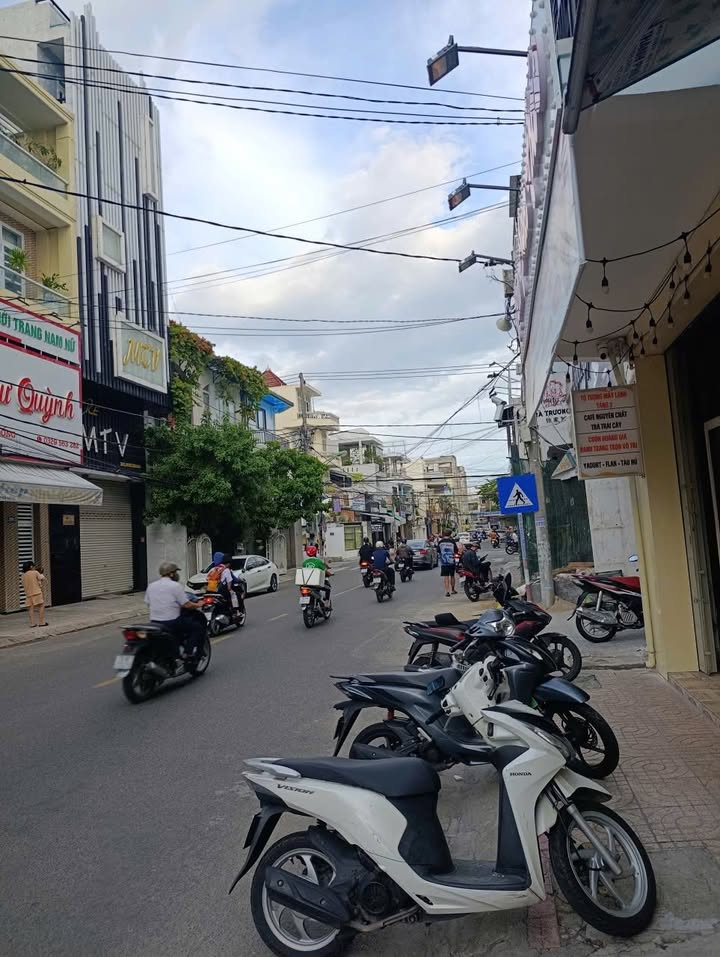 Nhà 2 Tầng Mặt Tiền Đường Phù Đổng Nha Trang 112m² giá 14.5 tỷ - Đầu tư sinh lời ngay!