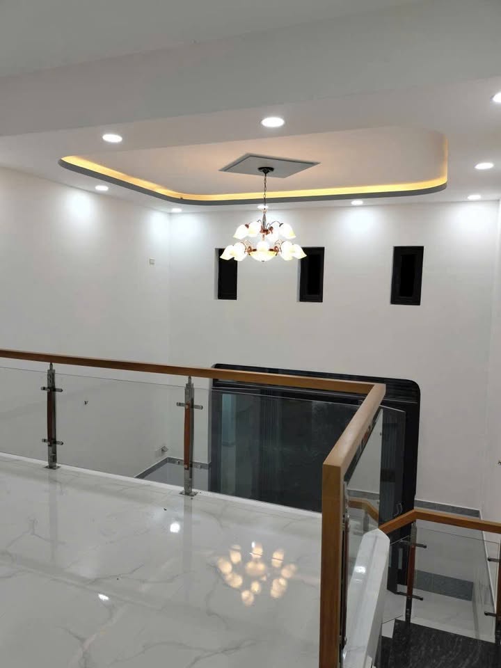 Nhà phố Thới Tam Thôn, Hóc Môn 65m² giá 2.15 tỷ - Nội thất cao cấp, vào ở ngay!