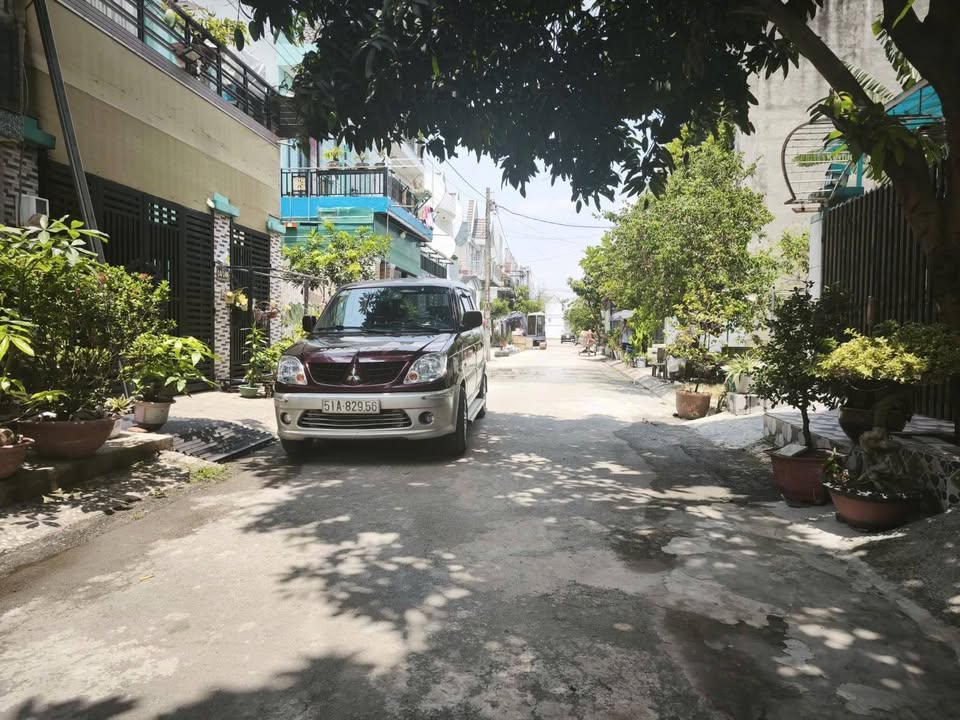 Nhà Hóc Môn 81m² giá 4 tỷ - Thiết kế hiện đại, sẵn sàng vào ở!