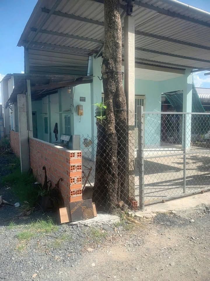 Nhà ấp Chợ, Tân Phú Trung, Củ Chi 149,8m² giá 2,35 tỷ - Khu dân cư đông đúc, an cư lý tưởng!