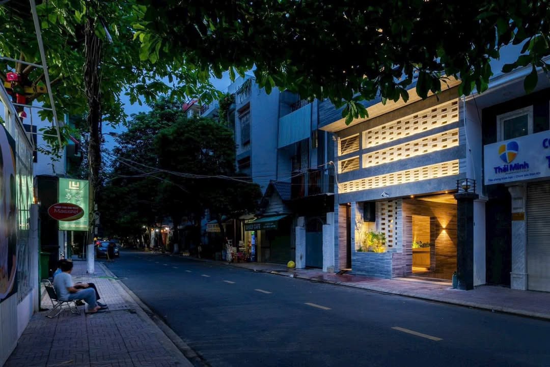 Tòa nhà văn phòng kết hợp ở Lê Văn Huân 168.4m² giá 47 tỷ - Vị trí đắc địa ngay nhà ga T3