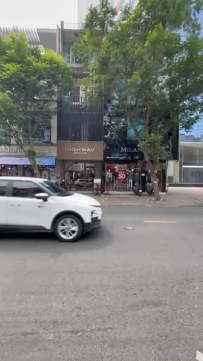 FrontHouse Lê Văn Sỹ, Quận 3, 70m² giá 33.8 tỷ - Mặt tiền kinh doanh sầm uất!