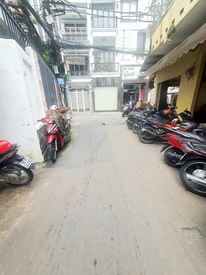 Nhà phố Nguyễn Thanh Tuyền, Tân Bình 67m² giá 9.7 tỷ - Ô tô vào nhà, gần chợ Phạm Văn Hai!