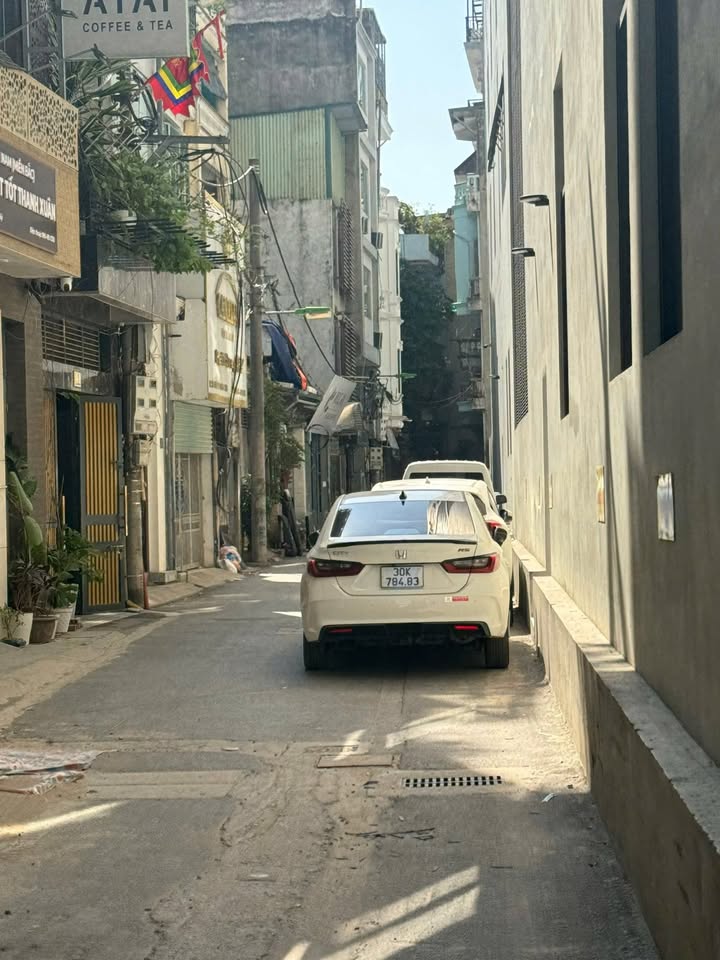 Nhà 5 tầng Lạc Long Quân Tây Hồ 150m² giá 10 tỷ - Cần bán gấp!