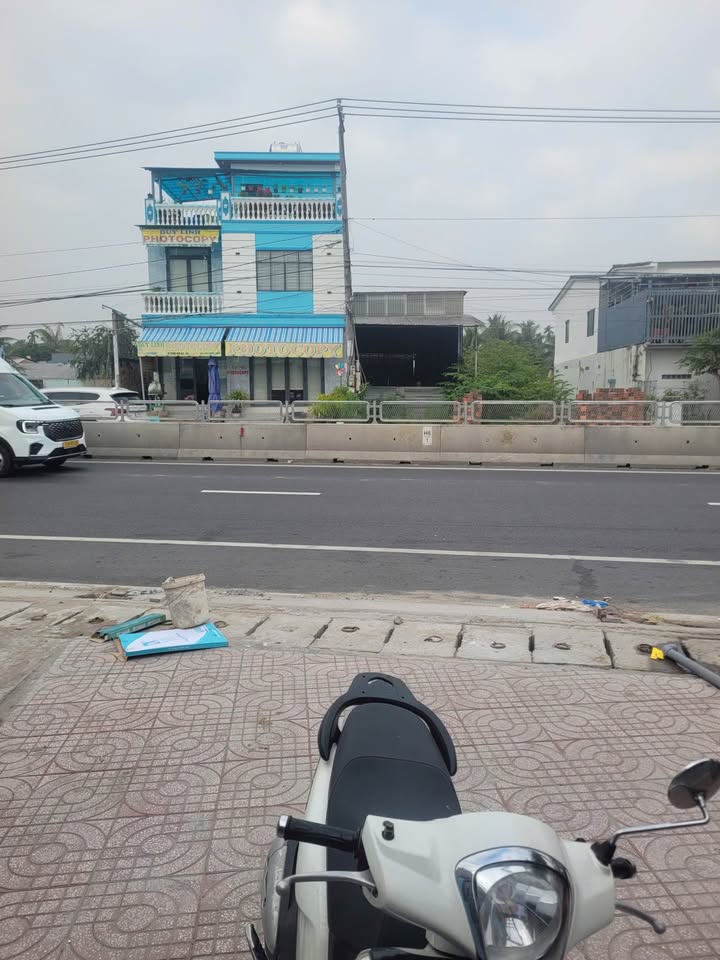 Nhà mặt tiền đường tỉnh 870, xã Phước Thạnh, 100m² - Kinh doanh thuận tiện!