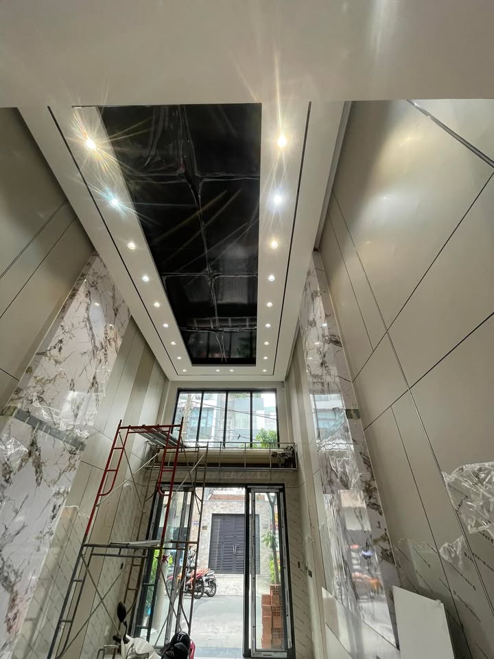 Nhà riêng Tân Bình 100m² giá 21 tỷ - Thiết kế hiện đại, thang máy