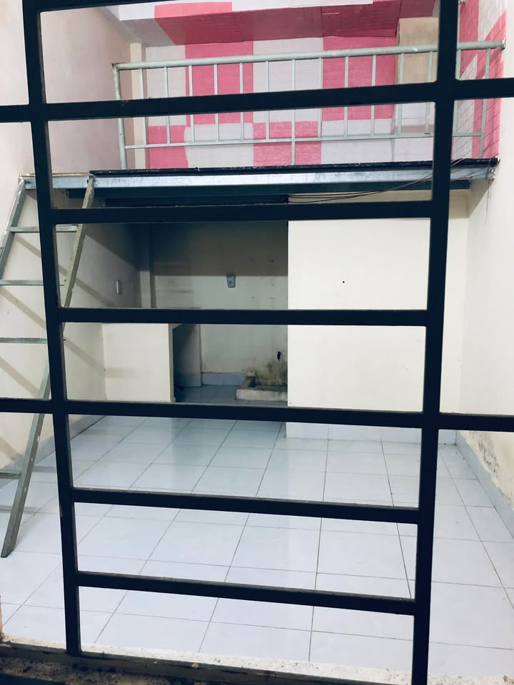 Phòng trọ gác lửng 98 Nguyễn Sơn, Hải Châu, Đà Nẵng - Giá 2.15 triệu/tháng, tự do giờ giấc!