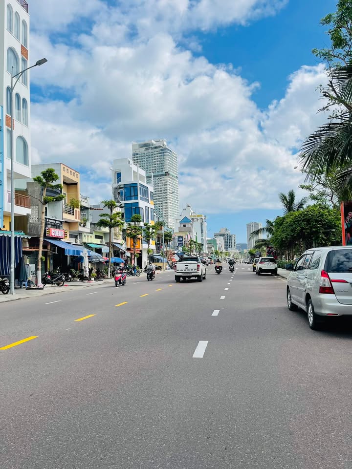 Nhà mặt tiền Xuân Diệu, Trần Phú, Quy Nhơn 123m² giá 35.6 tỷ - Vị trí đắc địa kinh doanh!