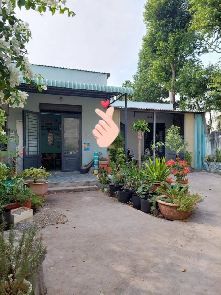 Nhà phố tại Huỳnh Tấn Phát, Bà Rịa 220m² giá 2.29 tỷ - Vị trí trung tâm thuận lợi!