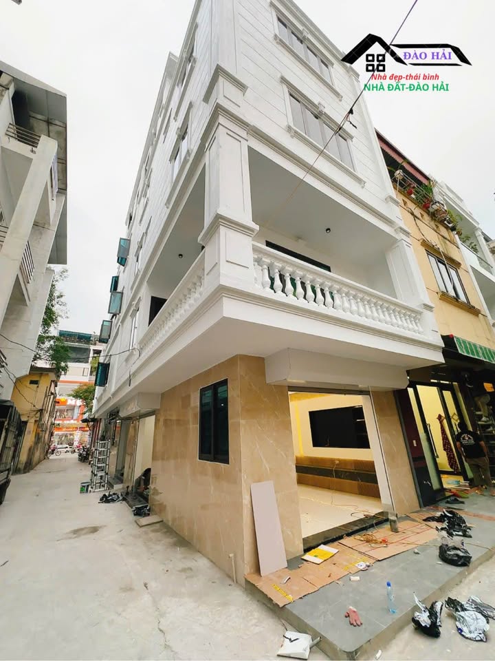 Nhà 4,5 tầng lô góc đẹp Trần Hưng Đạo, Thái Bình 50m² giá 4,x tỷ - Kinh doanh thuận lợi!