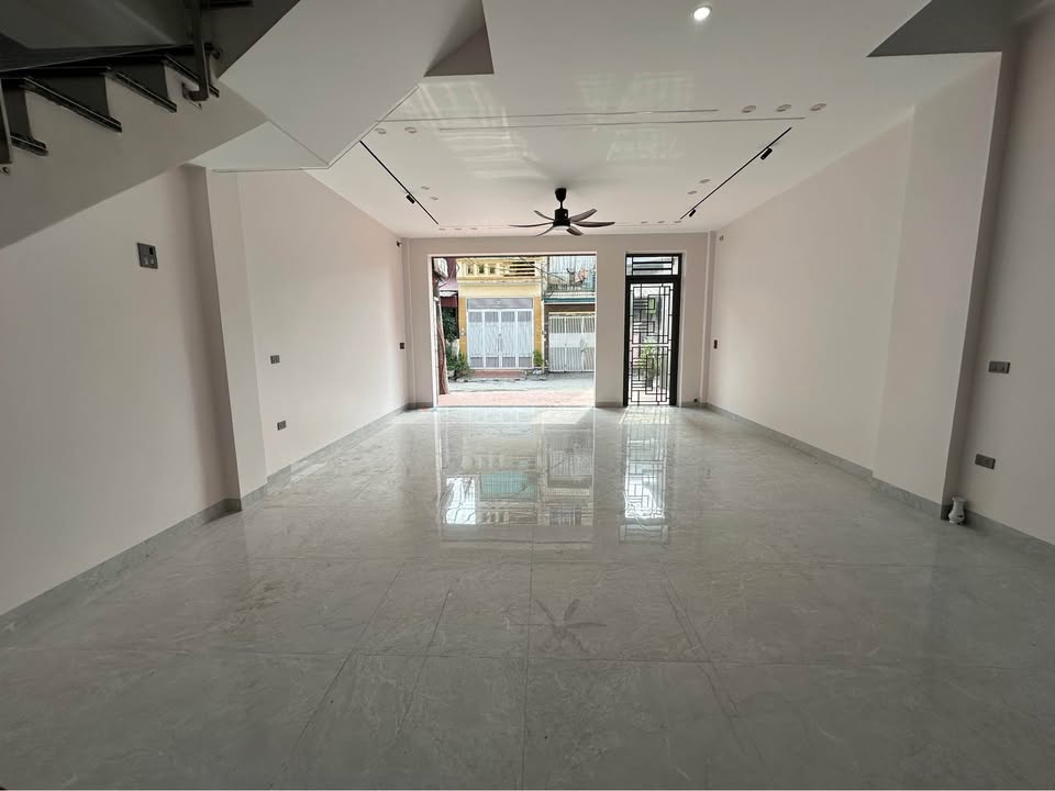 Nhà 3 tầng Trường Thi 90m² giá thỏa thuận - Không gian sống lý tưởng!