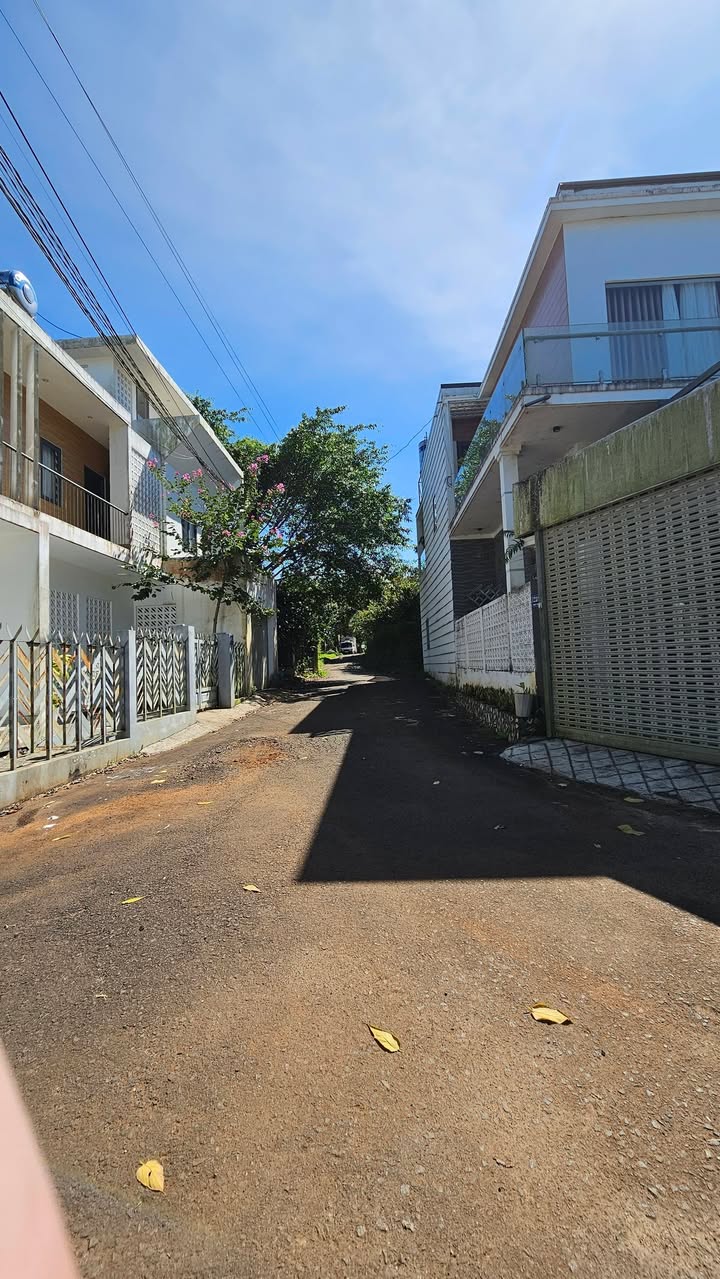 Nhà đẹp 1 trệt 1 lầu tại Bảo Lộc 123m² giá chỉ 2.8 tỷ - Cơ hội không thể bỏ lỡ!