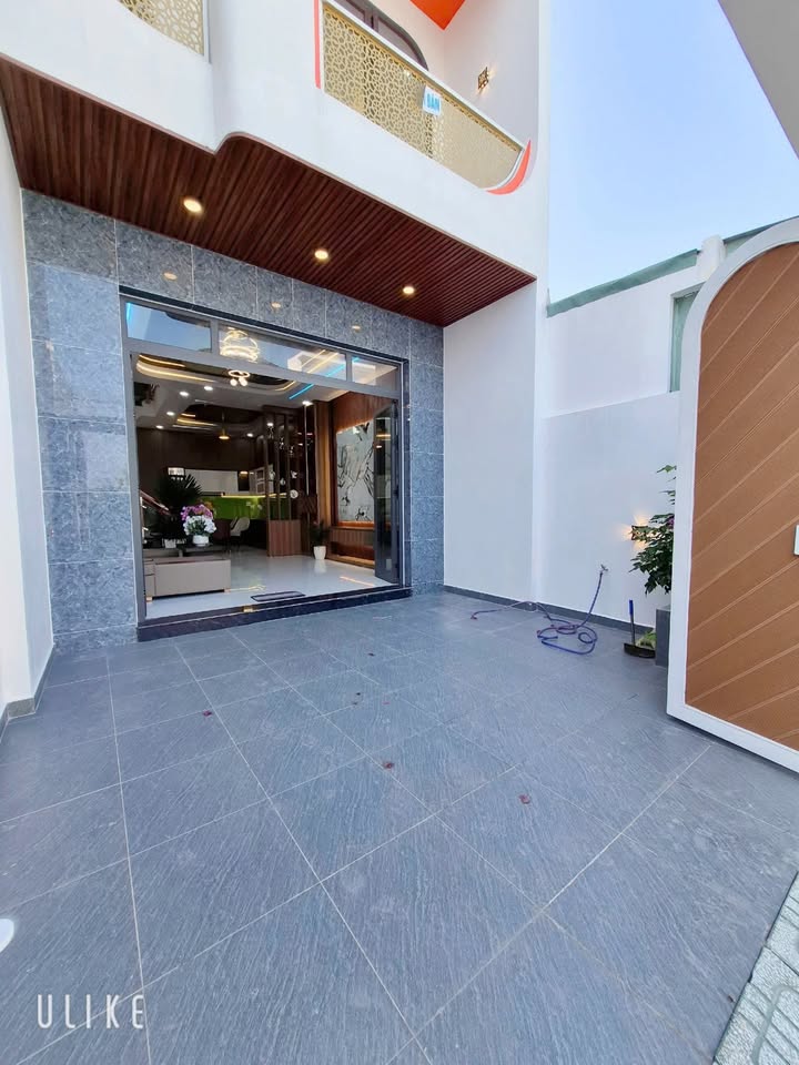 Nhà 2 mặt tiền Đinh Đức Thiện, Bình Chánh 100m² giá 2.95 tỷ - Không gian thoáng đãng, tiện ích đầy đủ!