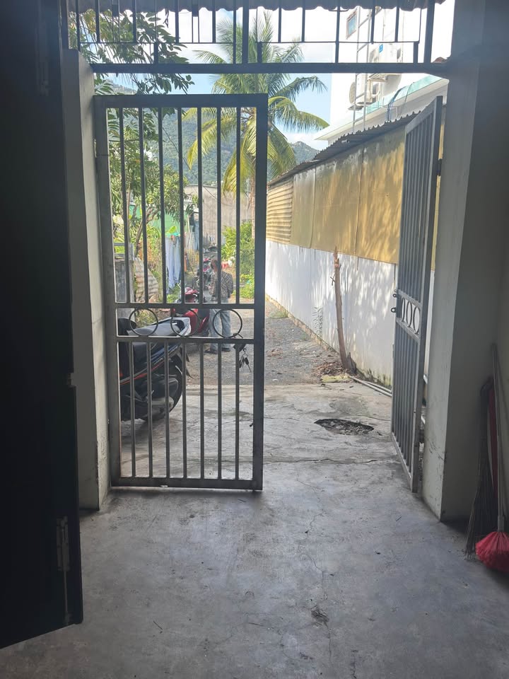 Nhà hẻm La Văn Cầu Phước Đồng Nha Trang 94m² giá 2.3 tỷ - Pháp lý rõ ràng, bớt lộc ngay!