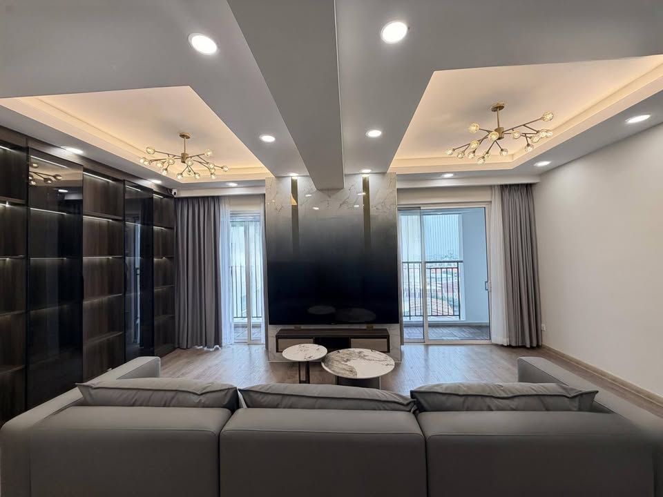 Chung cư RichStar Hòa Bình, Quận Tân Phú 140m² giá 27 triệu - Đầy đủ nội thất sang trọng!