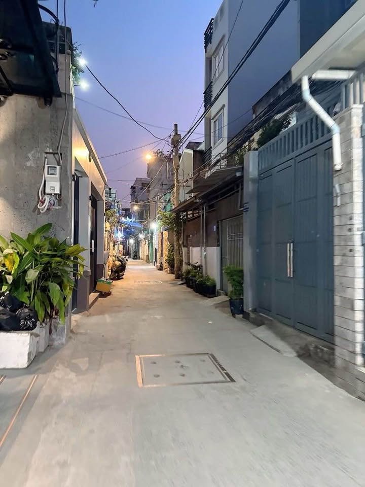 Đất Bùi Đình Tuý Bình Thạnh 73m² giá 7.9 tỷ - Hẻm xe hơi rộng rãi!