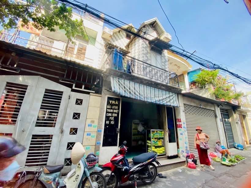 Nhà mặt tiền chợ Linh Xuân, Thủ Đức 49.5m² giá 3.7 tỷ - Kinh doanh sầm uất!