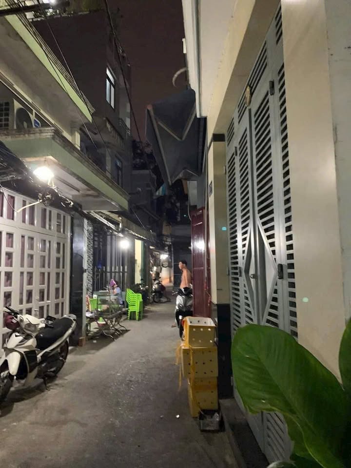 Nhà 2 lầu đường Phạm Thế Hiển, quận 8, 30m² giá 4.45 tỷ - Sổ hồng hoàn công đầy đủ!