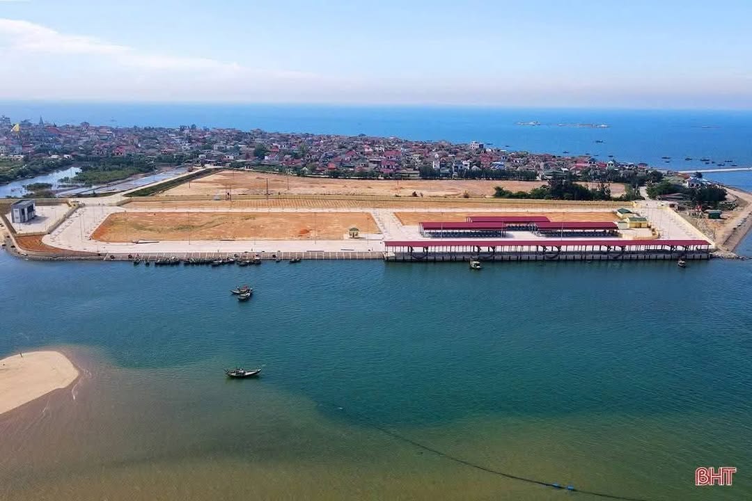 Đất thổ cư Cẩm Nhượng 330m² giá thỏa thuận - Lô duy nhất mặt trục chính ra cảng cá!