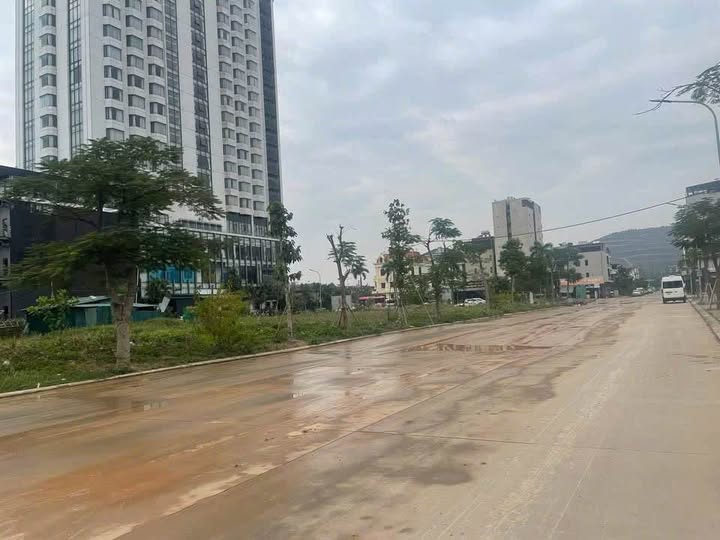 Nhà phố LK Đa giác Hùng Thắng, Hạ Long 98m² giá 8.9 tỷ - Vị trí trung tâm đắc địa!