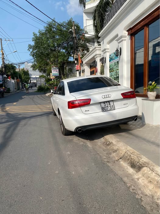 Căn hộ dịch vụ Lê Văn Việt, Quận 9 - 4 lầu, cho thuê 28 triệu/tháng, sinh lời ngay!