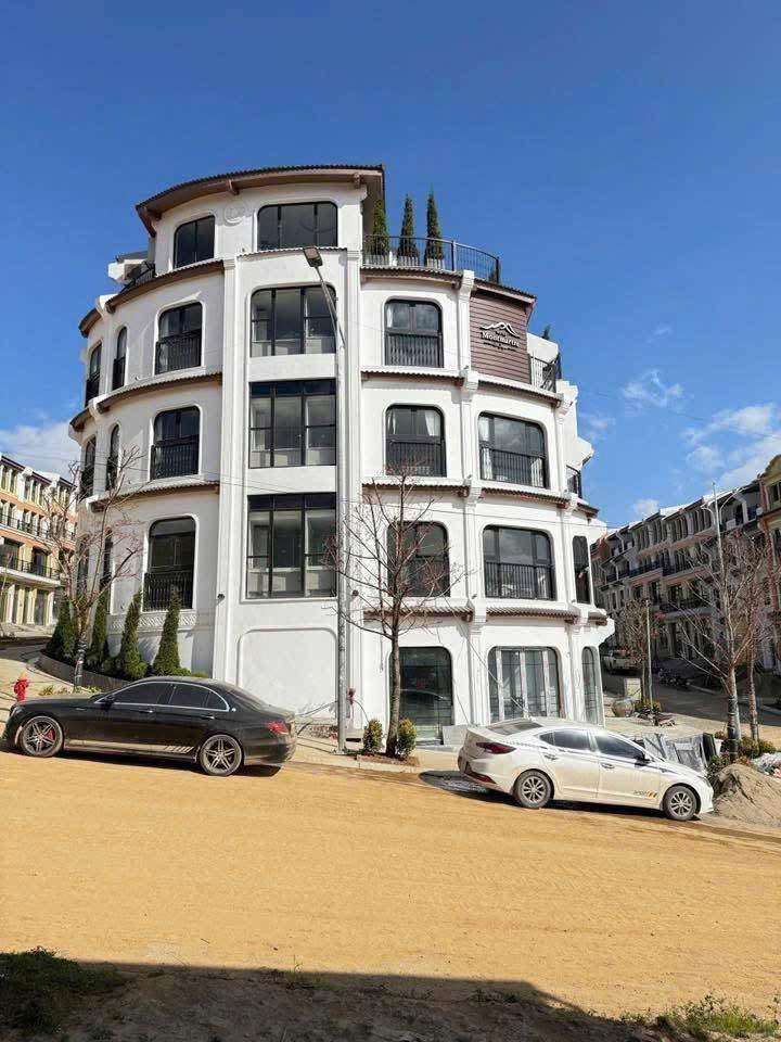 Khách sạn 6 tầng tại Sa Pa 355m² giá 3 tỷ - Vị trí đắc địa, tiềm năng kinh doanh lớn!