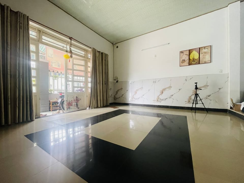 Nhà kiệt ô tô Tránh Hoàng Văn Thái 71m² giá 3,5 tỷ - Vào ở ngay!