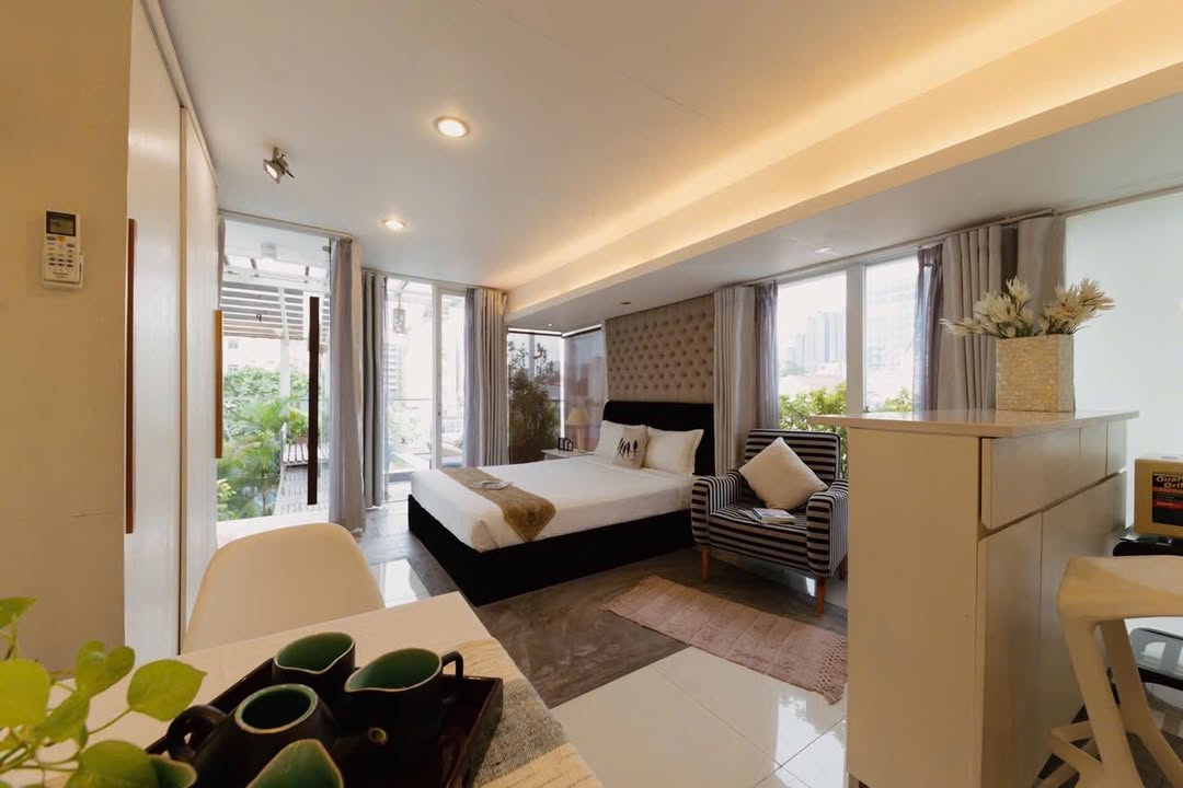 Cho thuê Căn hộ Penthouse Quận 1 80m² - View thành phố cực chill gần Hồ Con Rùa!