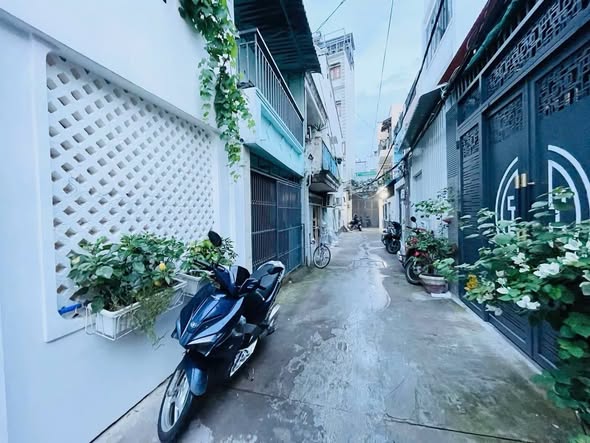 Nhà hẻm đường Số 77, phường Tân Quy, quận 7, 33.25m², giá 4.3 tỷ - Sổ hồng riêng, thương lượng ngay!