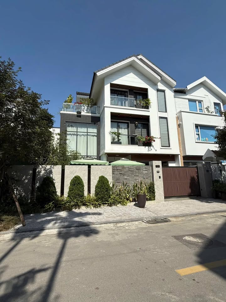 Biệt thự Văn Phú Hà Đông 216m² giá 35 tỷ - Hoàn thiện đẹp, thang máy!