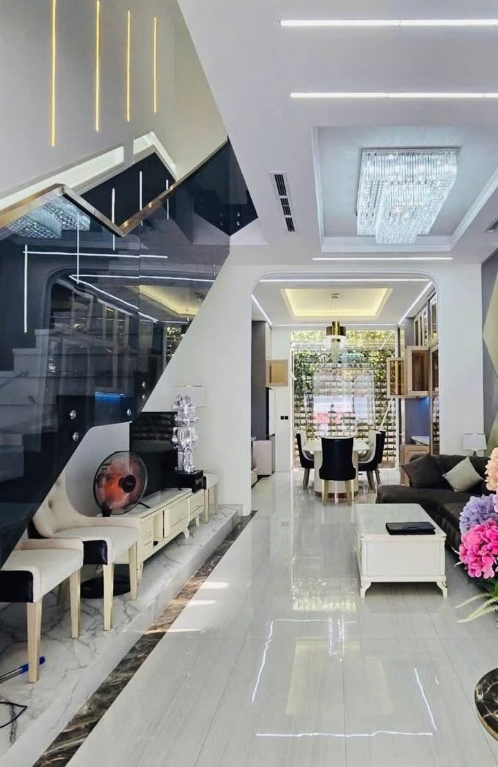 Nhà chính chủ 93m² đường Nguyễn Sỹ Sách, Tân Bình - Xây mới 5 tầng chỉ 7.3 tỷ!