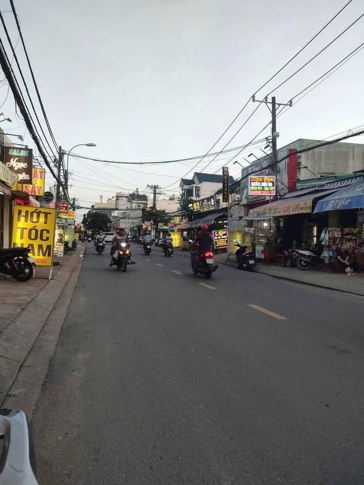 Bán gấp FrontHouse đường Trần Văn Mười, Hóc Môn 90m² - Nhà đẹp 4 tầng, 5PN, giá chỉ 6.3 tỷ!