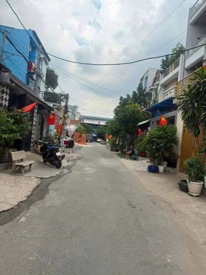 Nhà Hóc Môn 85m² giá 5.65 tỷ - Sổ hồng riêng, nội thất đầy đủ!