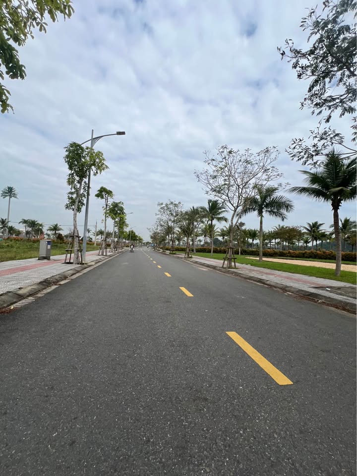 Biệt thự Đầm Sen, Hòa Quý, Ngũ Hành Sơn 150m² giá 14 tỷ - Không khí trong lành, view sông đẹp!