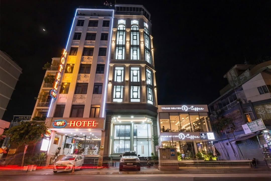 Cho thuê tòa nhà mặt tiền Bạch Đằng, Tân Bình 2000m² - Giá cả thương lượng hấp dẫn!