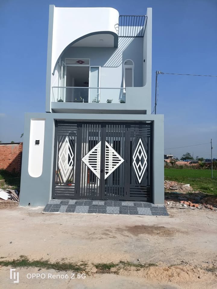 Nhà 1 trệt 1 lầu tại Mỹ Hạnh Nam, Đức Hòa, Long An - Giá chỉ 2.45 tỷ, thương lượng cho khách thiện chí!