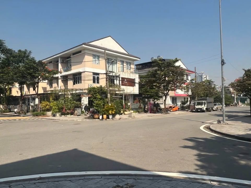 Lô góc biệt thự Dương Nội 240m² - Mặt tiền rộng, sẵn sàng giao dịch!