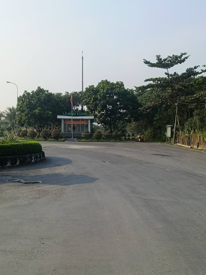 Nhà cấp 4 Lê Minh Xuân 62.4m² giá 2.7 tỷ - Sổ hồng riêng, xe hơi tới nhà!