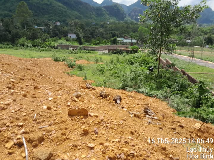 Đất nền Khu Vôi, Ba Hàng Đồi, Lạc Thủy 1855m² giá 4.9 tỷ - Cơ hội đầu tư tuyệt vời!