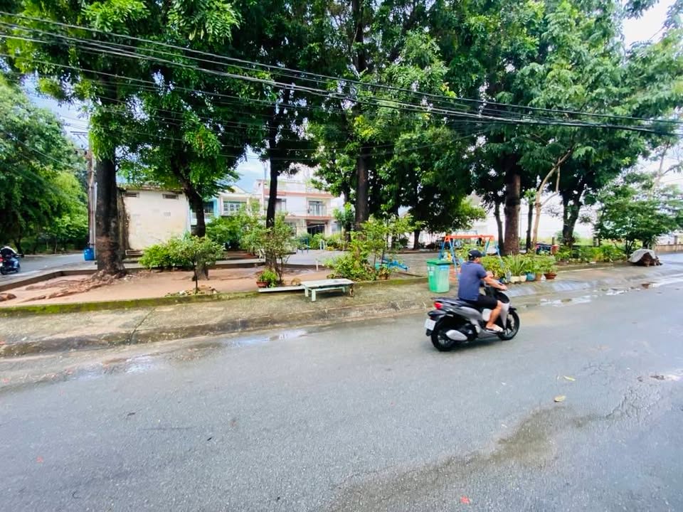 Nhà 2 tầng đường Lê Văn Việt, quận 9 - Diện tích 119m² chỉ 6 tỷ - Khu phân lô thuận tiện!