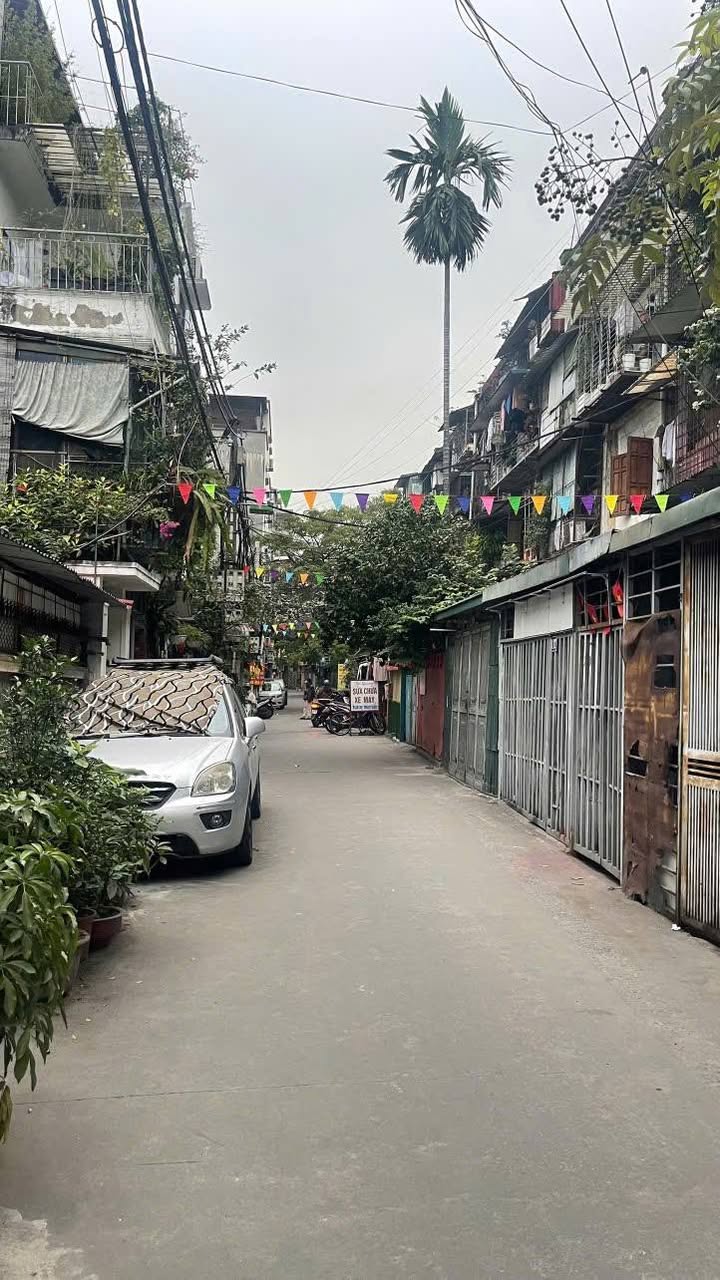 Căn hộ tập thể tầng 3 phố Quỳnh Mai 80m² giá 4.4 tỷ - Sổ đỏ chính chủ, mới tinh!