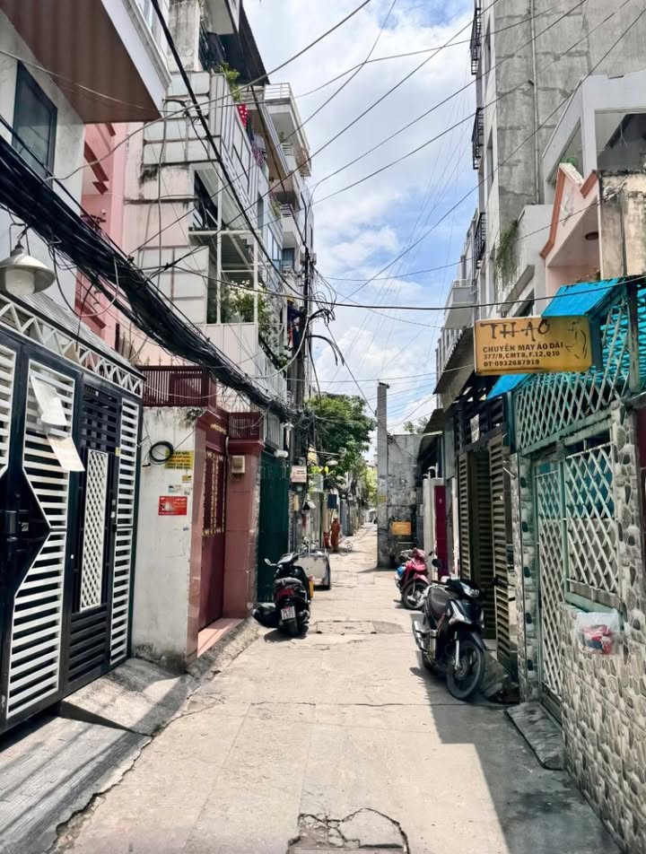 Nhà riêng Cách Mạng Tháng 8, Q.10, 24m² giá 5 tỷ - Hẻm xe hơi an ninh, dân trí cao!