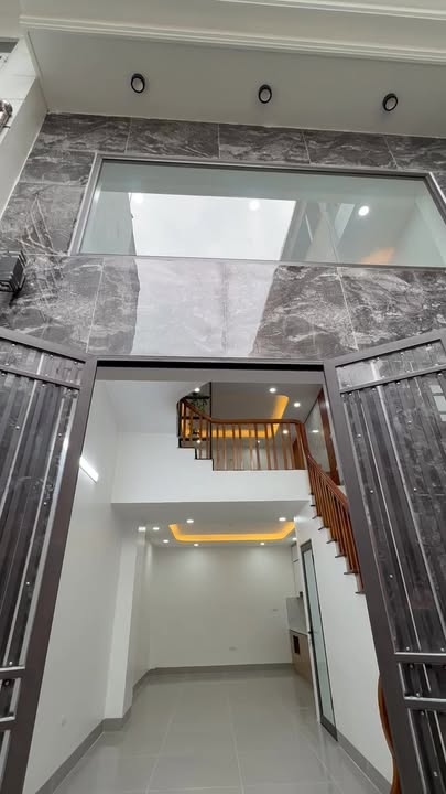 Nhà bán Thọ Am 33m² giá 5 tỷ - Thiết kế hiện đại, ô tô đỗ gần nhà!